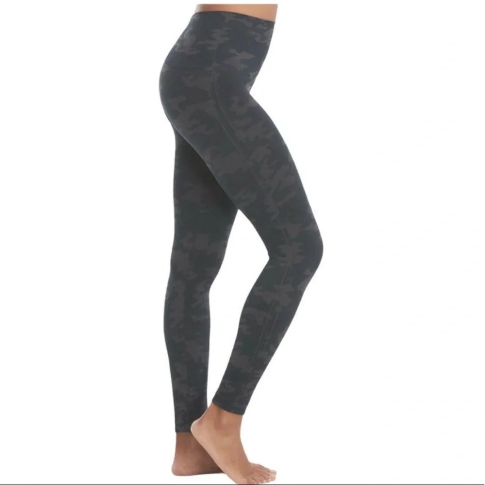 SPANX Look At Me Now Seamless Legging Shapewear Camo Size Medium NWOT - Picture 2 of 8